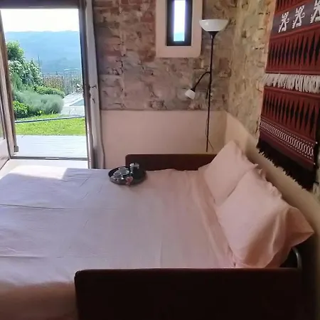 Διαμέρισμα La Vigna Del Parroco 2 Taverne Mit Terrasse Serralunga d'Alba