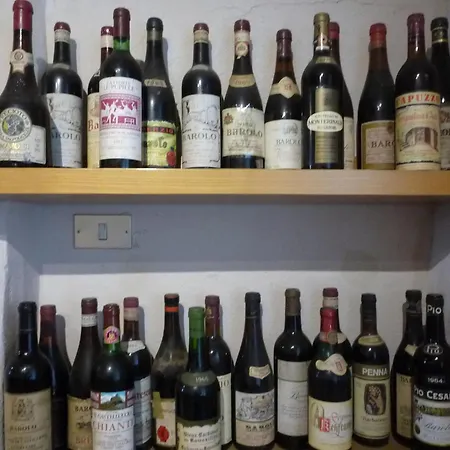 La Vigna Del Parroco 2 Taverne Mit Terrasse Серралунга-д'Альба